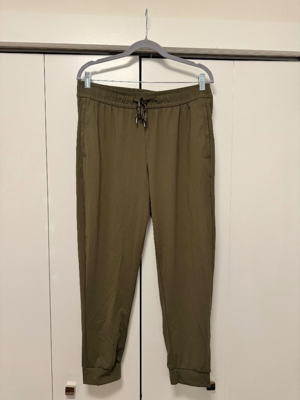 RW&CO. Olive Green Stretch Joggers / Pants – Size Large (L/G)